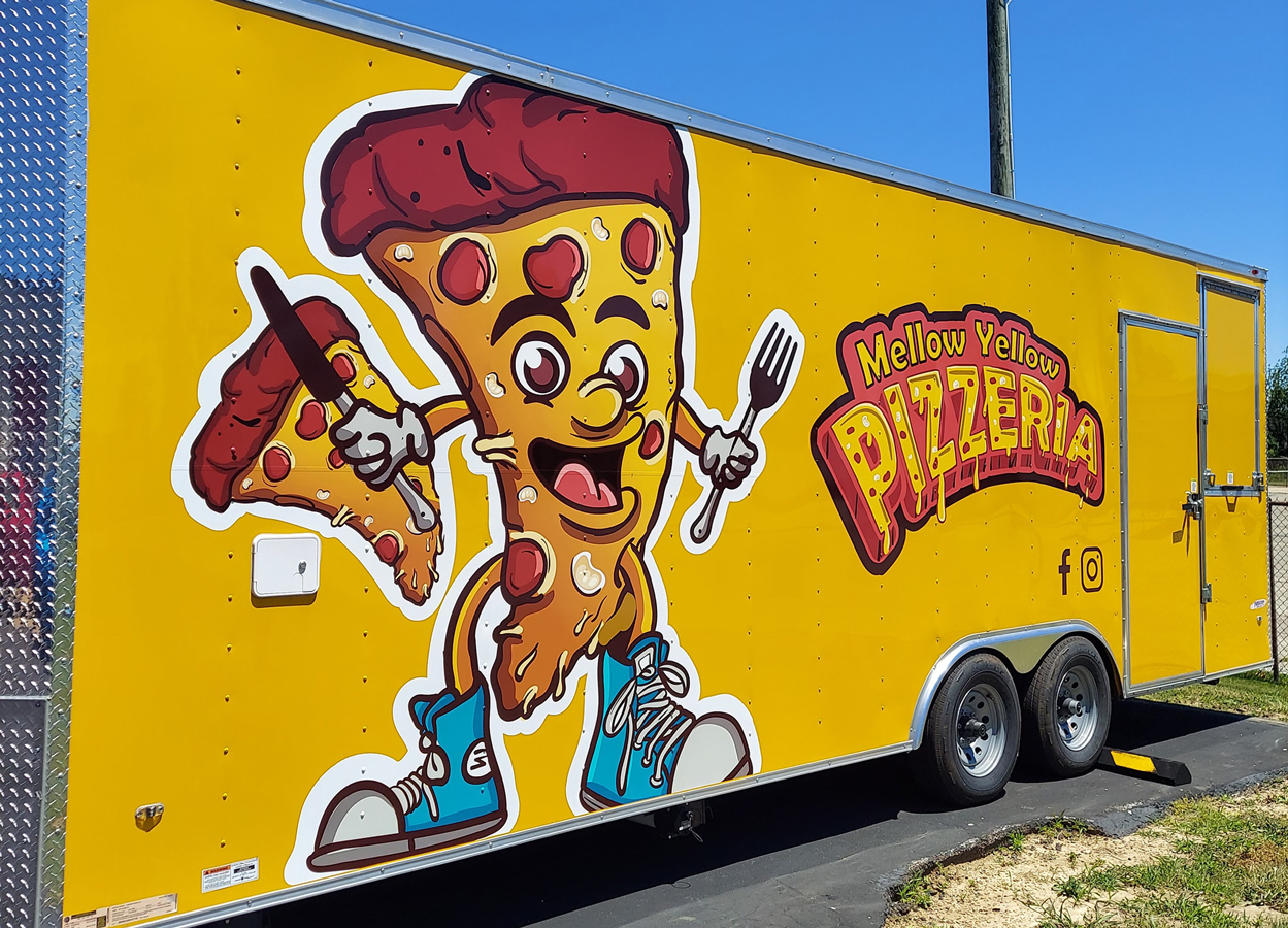 mellow yellow pizza food truck serving pizza to ashland ohio
