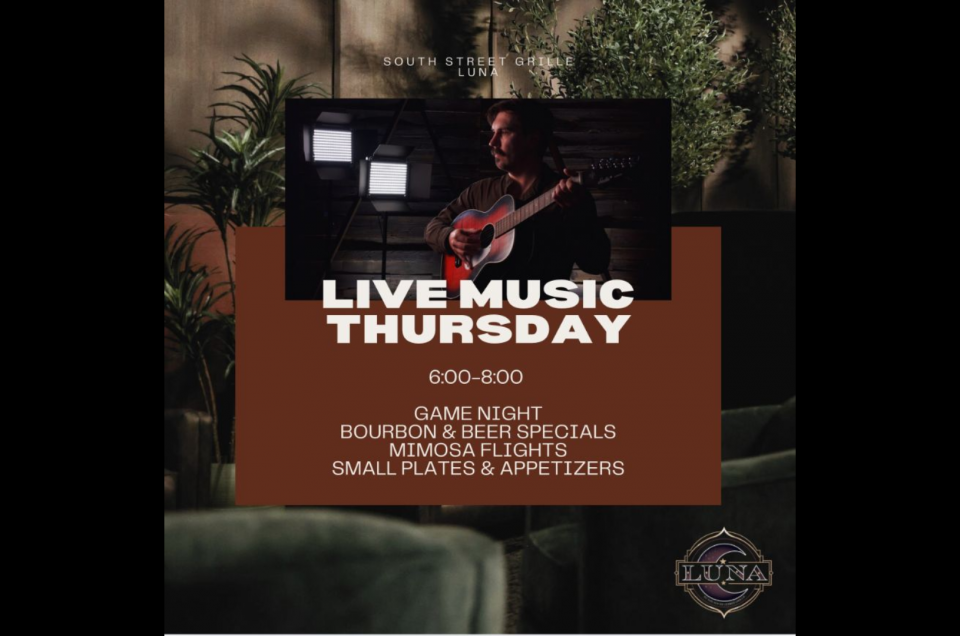 Jimmi Delay playing his guitar