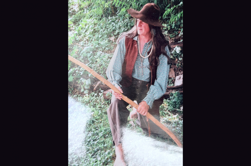 A picture of a man dressed like Johnny Appleseed.